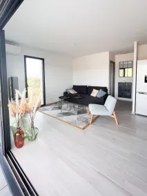 2 mins from the beach! Apartment in new contemporary residence with swimming pool - Image 5