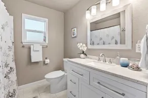 Waterviews, Gameroom, close to DT, & Ferries! - Image 2