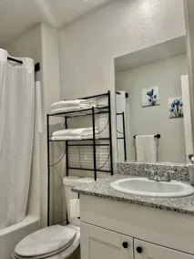 Beautiful New 4 Bedroom, 2 Bath River Getaway Home, close to Casinos - Image 5