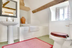 Cloisters Cottage in Bourton-on-the-water With Off Road Park For Two Cars - Image 4