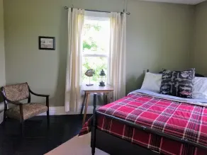 Large cozy hunting lodge rental - Image 5