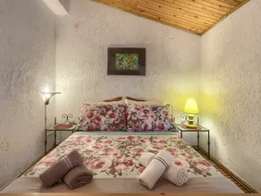 Beautiful private villa for 6 guests with A/C, WIFI, private pool, TV, terrace and pets allowed - Image 4