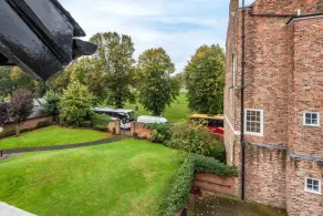 Host & Stay - Feversham House - Image 5