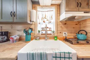 Peaceful Getaway In Charming Tiny House - Image 2