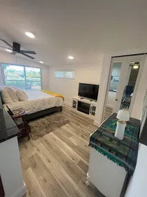 Adorable Waterfront Cottage - Image 4