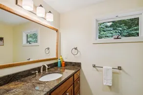 Maple House: 4 br, fireplace, a/c, hot tub, deck, community summer pool! - Image 4