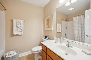 Charming Family Retreat With Spacious Yard 3 Bedroom Home - Image 4