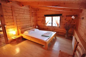 Para relajarse en el corazón de la naturaleza con un lago privado - Image 5