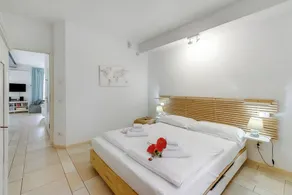Flower House - Happy Rentals - Image 5