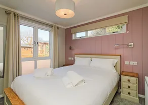 2 bedroom accommodation in Canterbury - Image 4