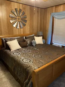 Vintage Farmhouse, right in the City with Parking! - Image 5