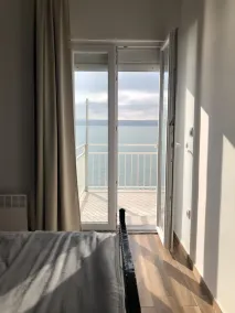 Vacation apartment right on the beach - Image 5