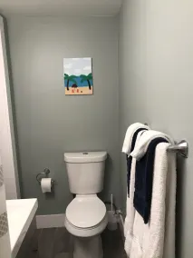 Hermosa casa remodelada de 4 dormitorios / 2 baños con piscina - Image 4