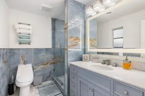 Centrally located 2 Bdrm on Orchid Island, Private Pool, Walk to Beaches & Parks - Image 3