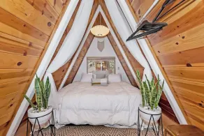 Acute A-frame Cabin w WiFi - Image 4