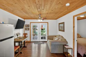 Rouge Cobb Mountain Hotel - Cabin 1 - Image 3