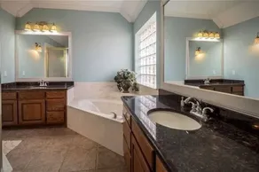 Luxurious & Spacious 6BR w/ Pool/Kayak/Lake/Golf - Image 3