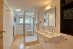 HUS 24 - Image 2