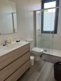 Magnifique Villa moderne à moins de 5min à pieds de la plage! - Image 3