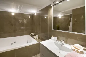 Unique apartment with jacuzzi, close to German colony - Image 3