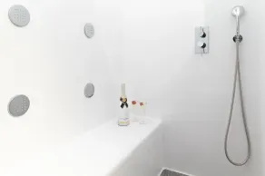 El Puerto Luxuri Suites 1 - Image 3