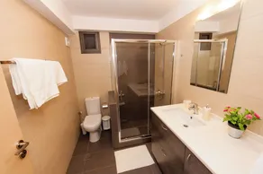 NN’s Elegant & Cozy House, near the Beach & Athens Airport - Image 3