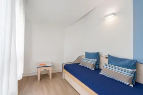 Scenic 6-Person Duplex Retreat - Image 4