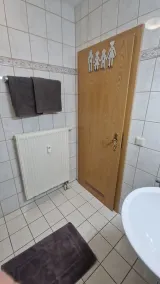 Moderno monolocale con cucina attrezzata e bagno con doccia - con balcone - Image 4