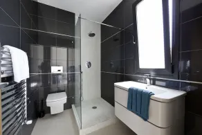 Modern villa med stor saltvattenpool, luftkonditionering, WiFi - Image 5