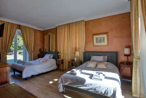 Magnificent Villa on 50 ha overlooking the medieval town of Domme - Image 5