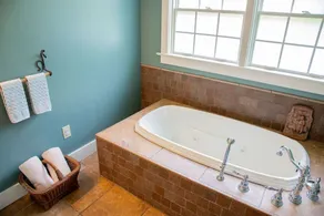 The Maury River House: A Waterfront Luxury Country Experience - Image 3
