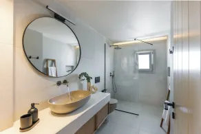 Jaccuzzi Romantic Suite in Firostefani,sea view! - Image 2