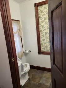 Beautiful home with perfect location for EBT and train enthusiasts! - Image 4