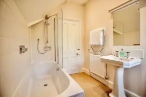 1 Bed Top Floor Apartment minutes walk from Saunton Beach - Image 2