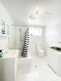 Comfortable 2BR Retreat Near the Waterfront - Image 2