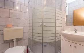 Gorgeous Apartment In Banjevci - Image 3