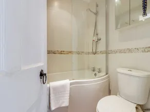 2 bedroom accommodation in Shaldon - Image 2