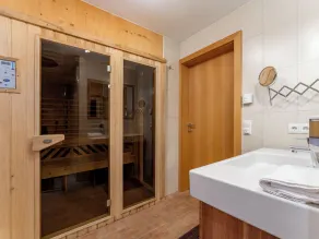 Holiday home with wellness right by the slopes - Image 3