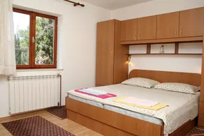Apartamento de tres habitaciones con una terraza Vrboska, Hvar (A-4634-a) - Image 4