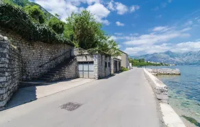 Casa con una camera da letto fronte mare a Kotor - Image 2