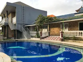 Room with pool views in a quiet area of Canggu, close to Berawa Beach - Image 2