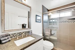 Fantastic bayside vacation home - WiFi, central AC, patio, private washer & dryer - Image 4
