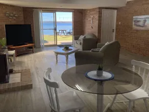 Absolute Waterfront Accomodation! - Image 5
