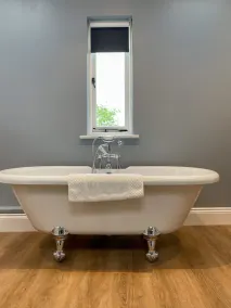 A beautifully renovated 5 Bedroom House with outdoor space and private Garden - Image 3