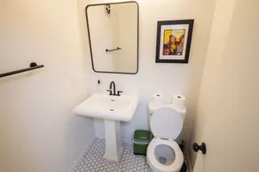 6BR-Spacious-Bright-Modern - Image 2