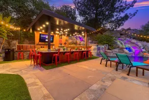 Above The Clouds Celebrity Estate! Lake Size Infinity Pool/Jacuzzi + Views! - Image 2