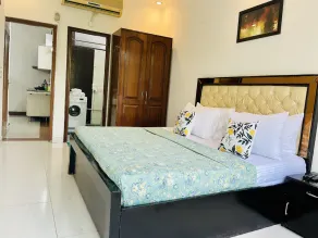 BluO Modern Studio - Defence Colony Market - Image 4