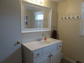 5BR hem i Old Homestead 1 med privat strand. 10 minuter. till Cedar Point, Huron OH - Image 5