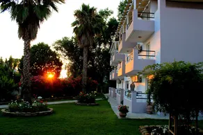 Cavos Beach House - Image 5