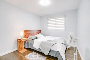 Furnished Family Home ★ KING BED ★ Parking ★ BBQ ★ Backyard ★ Discounted Price - Image 5